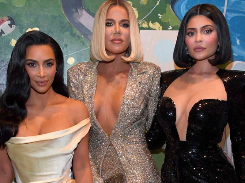 Wieso hat Kim Kardashian die Gesichter ihrer Nichten Stormi und True via Photoshop ausgetauscht und was haben Khloe und Kylie damit zu tun?