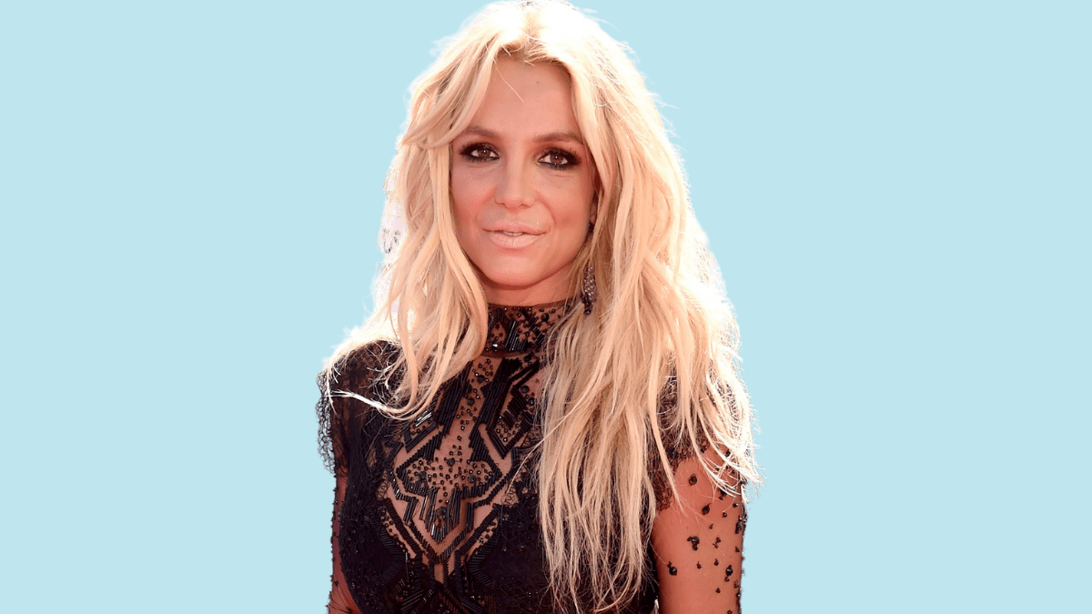 Britney Spears lächelt.