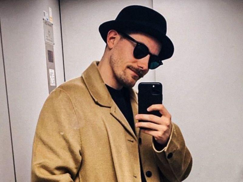 Dennis Wolter: Selfie mit Freundin auf Instagram